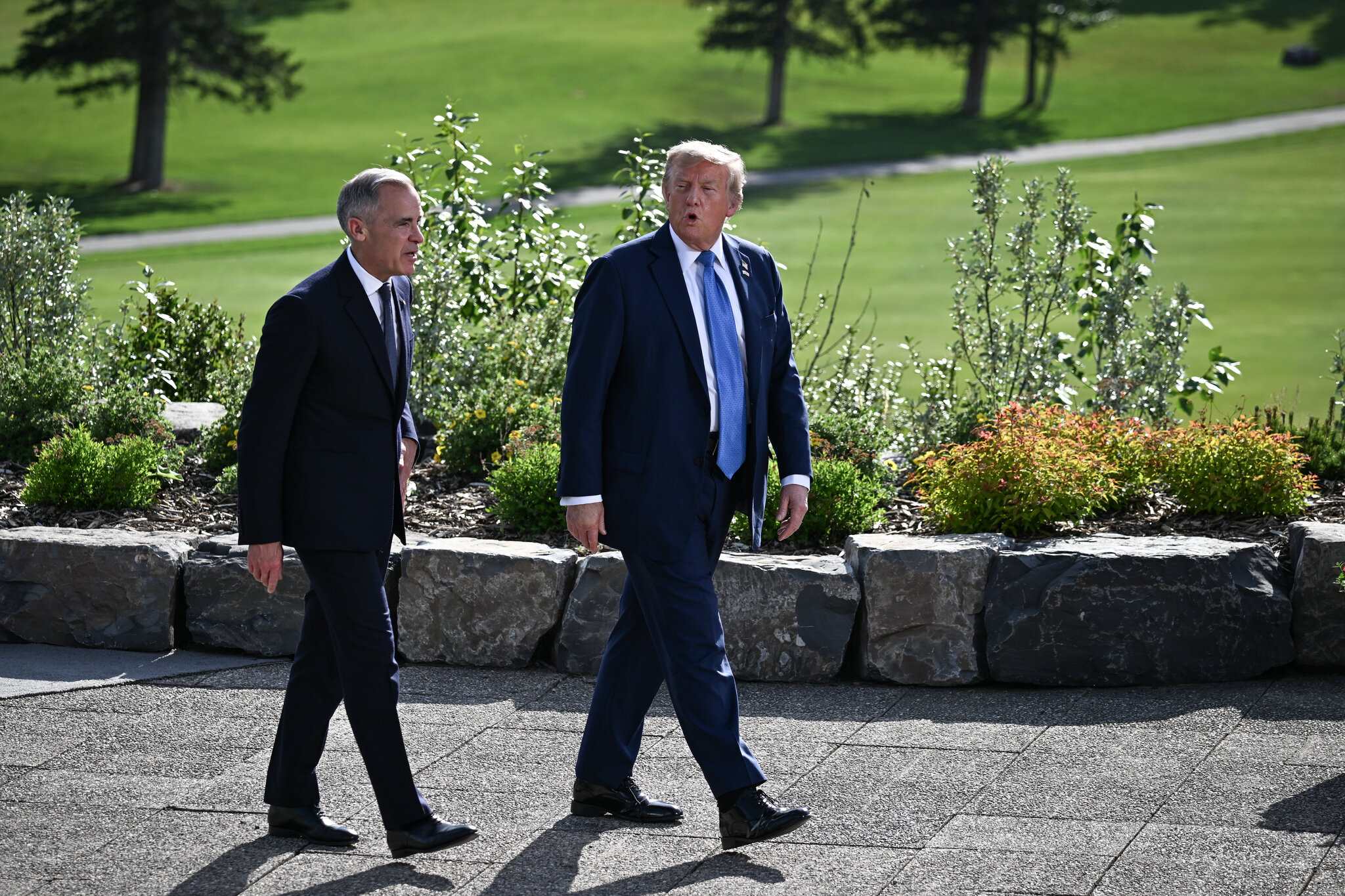 El primer ministro Mark Carney con el presidente Trump en la cumbre del Grupo de los Siete del año pasado en Kananaskis, Canadá. Kenny Holston/The New York Times