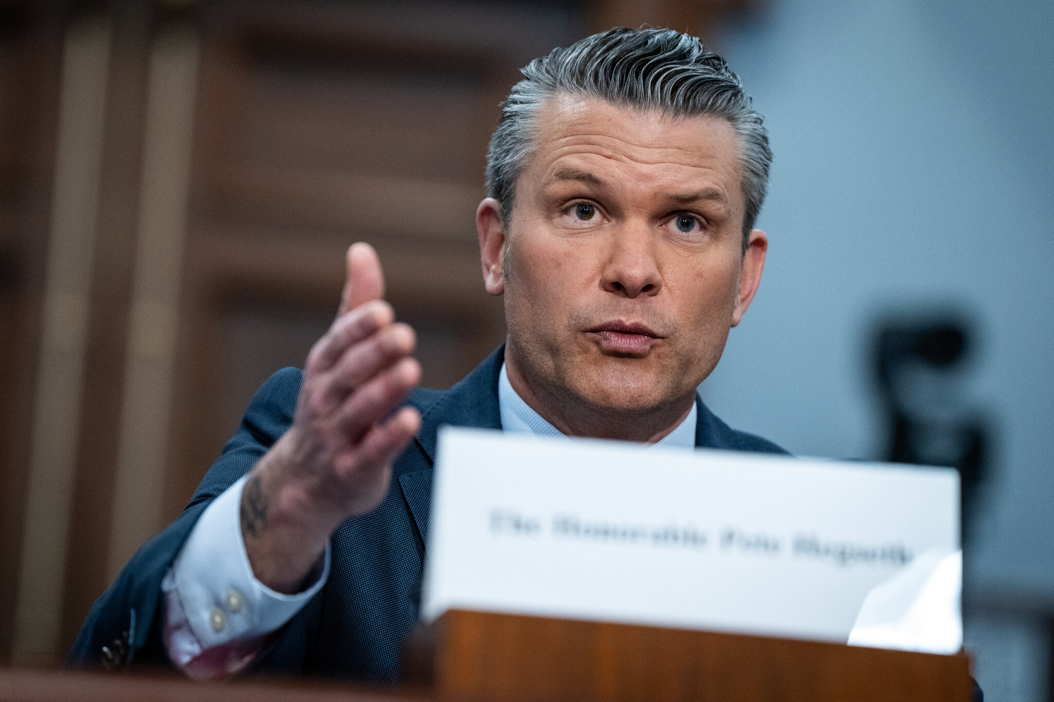 La eliminación por parte del secretario de Defensa, Pete Hegseth, de al menos siete oficiales de la lista parece violar las normas que rigen el sistema de ascensos, según funcionarios actuales y antiguos del departamento. Haiyun Jiang/The New York Times