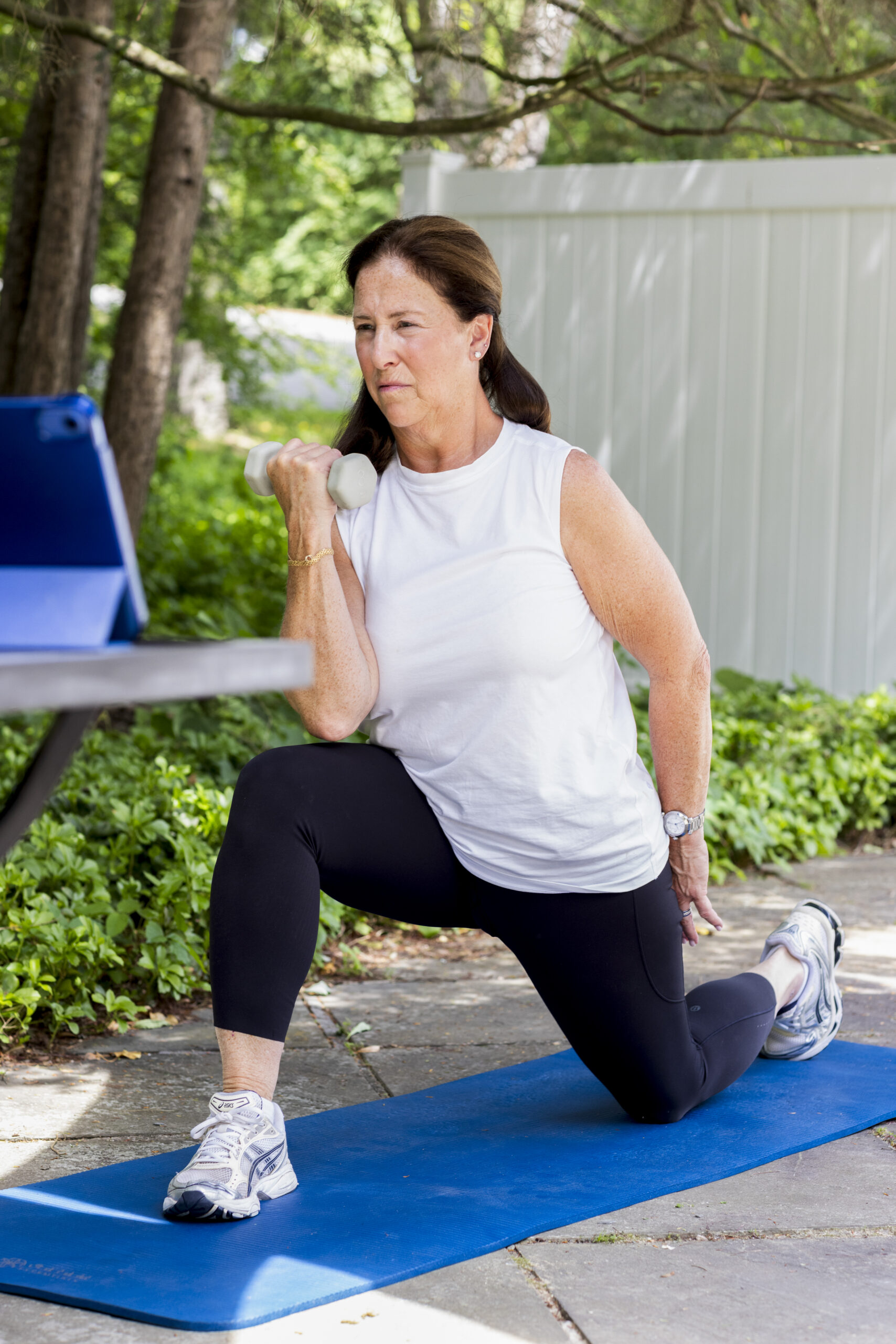 Liz Birenbaum, 60, works out at her home in Chappaqua, N.Y., June 5, 2026. Birenbaum does 30-minute strength sessions twice a week through a midlife workout program. (Frances F. Denny/The New York Times)