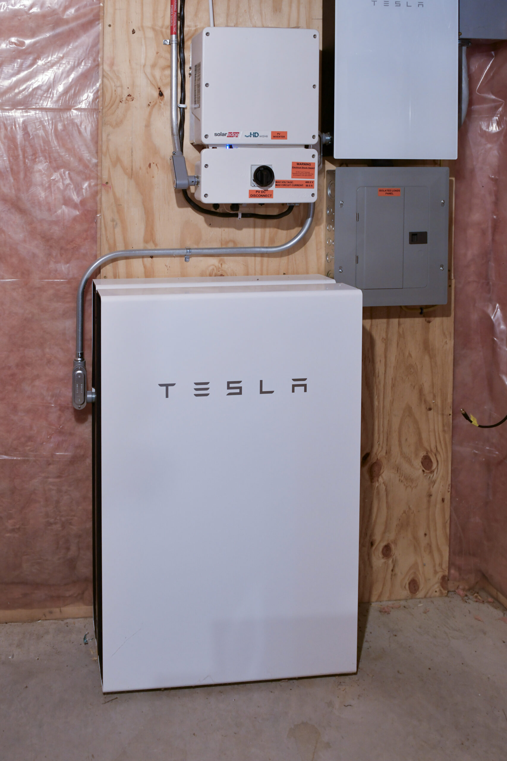 FILE -- A Tesla home battery in Williston, Vt., Oct. 4, 2023. Tesla, Sunrun and Renew Home plan to tap solar panels, batteries, thermostats and other devices installed in millions of homes to meet the energy demands of artificial intelligence. (Caleb Kenna/The New York Times)
