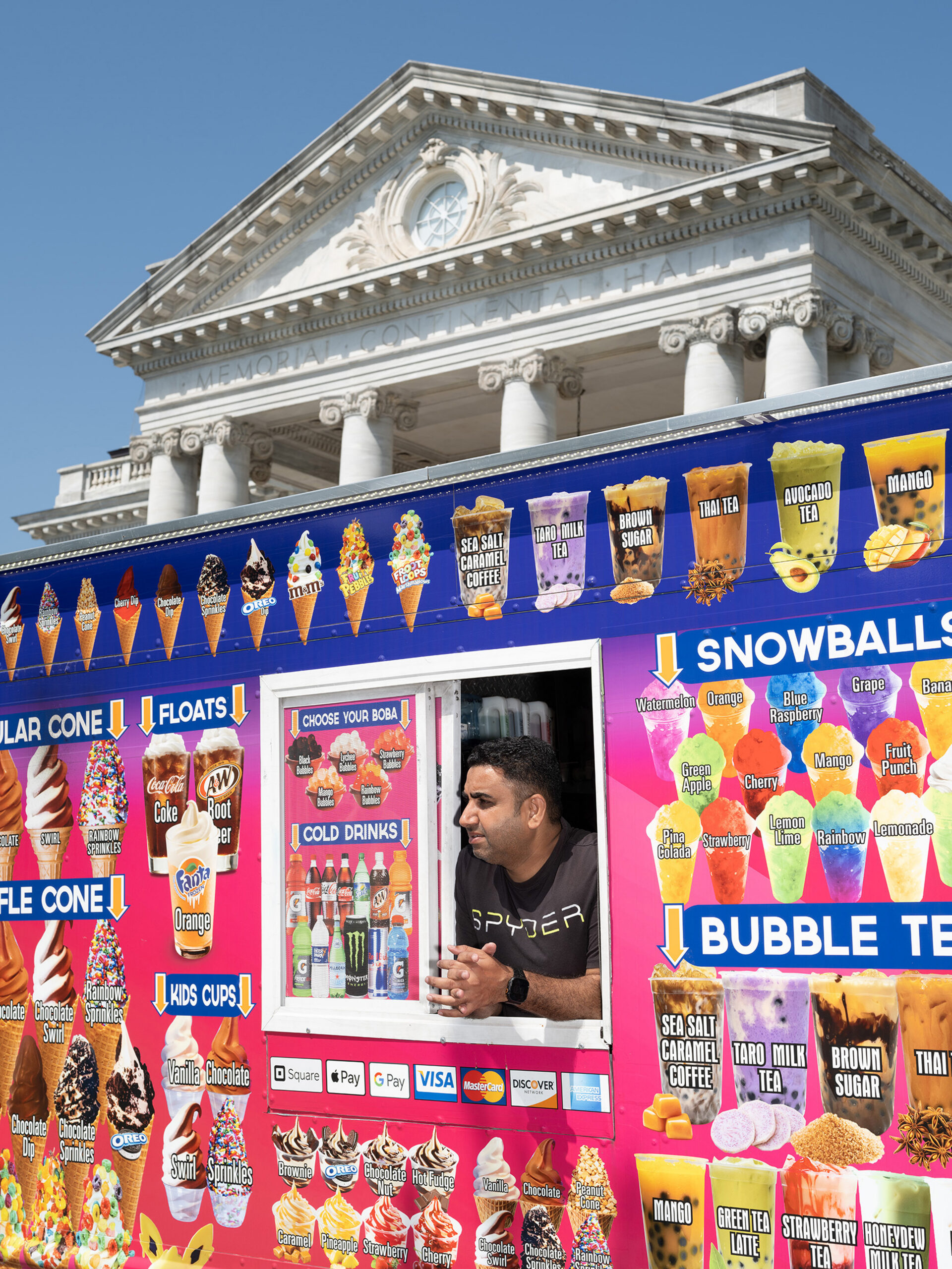 BC-OPINION-GIVHAN-DC-JULY-4-WASHINGTON-ART-NYTSF -- A street vendor on D Street NW, in front of the Memorial Continental Hall in Washington, July 2, 2026. (Sam Gulliver/The New York Times) -- ONLY FOR USE WITH ARTICLE SLUGGED -- BC-OPINION-GIVHAN-DC-JULY-4-WASHINGTON-ART-NYTSF -- OTHER USE PROHIBITED..