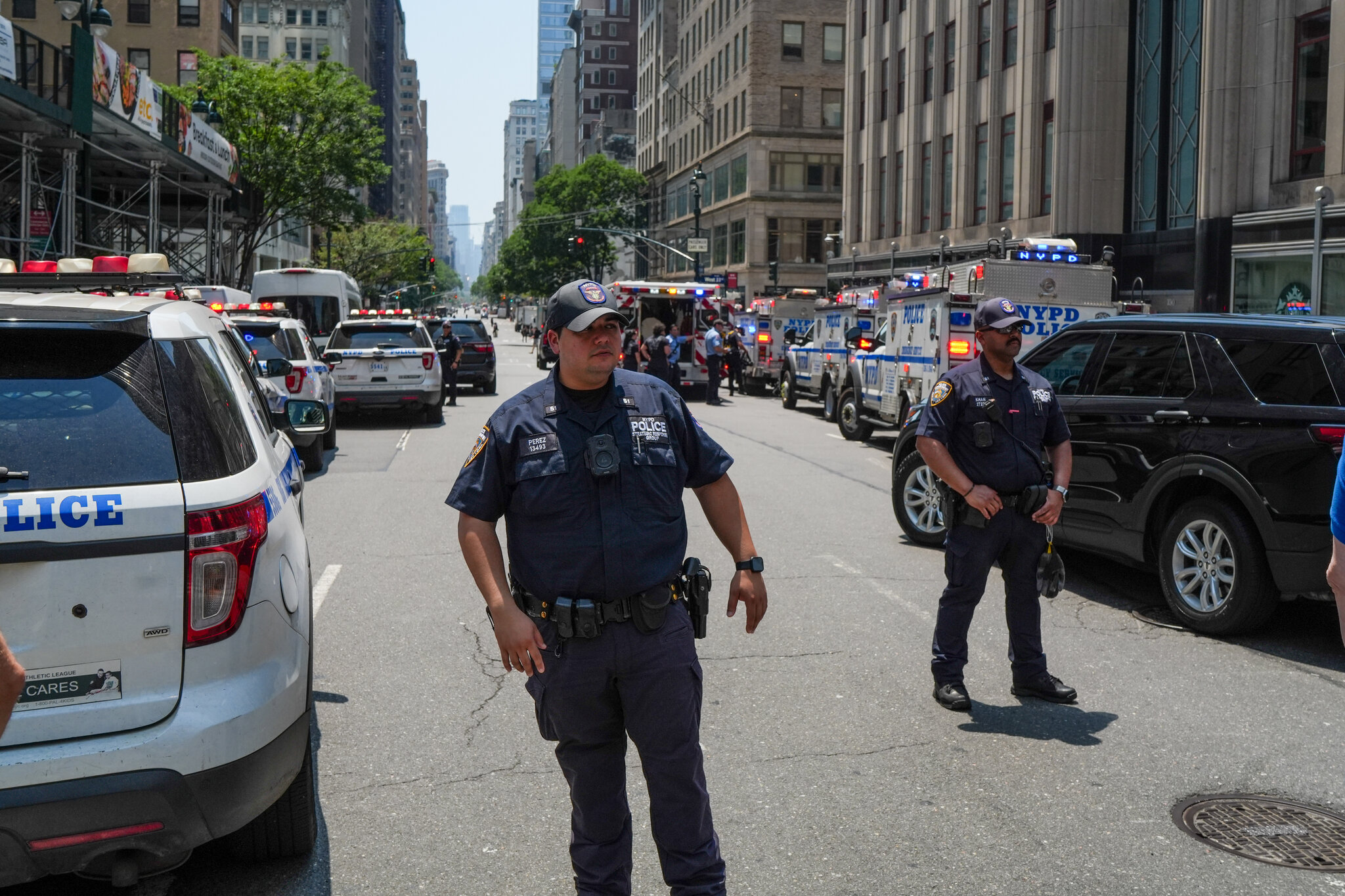 Angela Nikolau, de 33 años, e Ivan Beerkus, de 32, fueron detenidos tras la hazaña, según un agente de las fuerzas del orden. Ryan Murphy para The New York Times