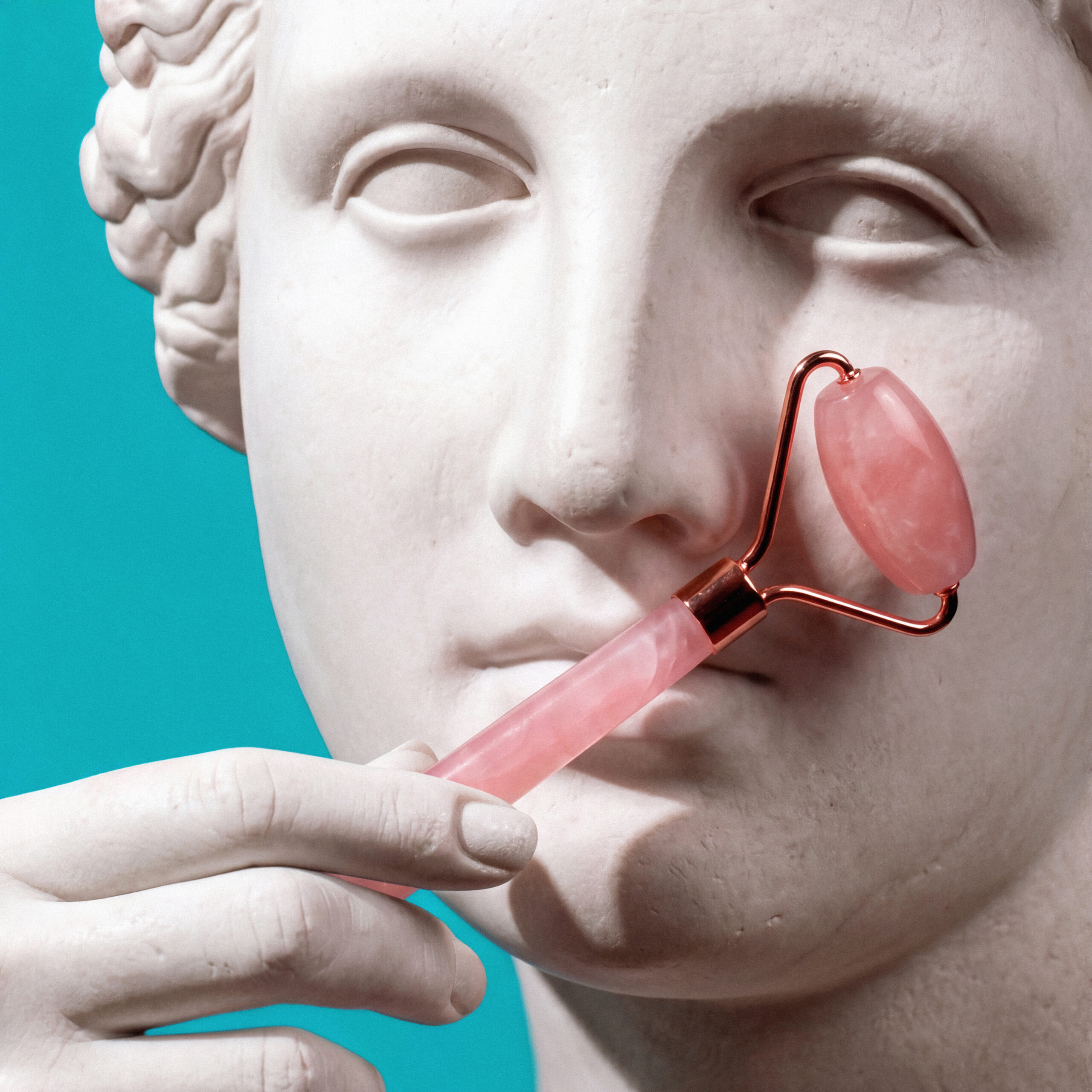 By sweeping your fingers along your cheeks and jawline and then down your neck, you can remove excess fluid from your face -- many social media influencers claim this technique, known as lymphatic drainage massage, offers health benefits for your skin. (Javier Jaen/The New York Times) -- FOR EDITORIAL USE ONLY WITH NYT STORY SCI LYMPHATIC MASSAGE BY ERICA SWEENEY FOR JULY 26, 2026. ALL OTHER USE PROHIBITED. --