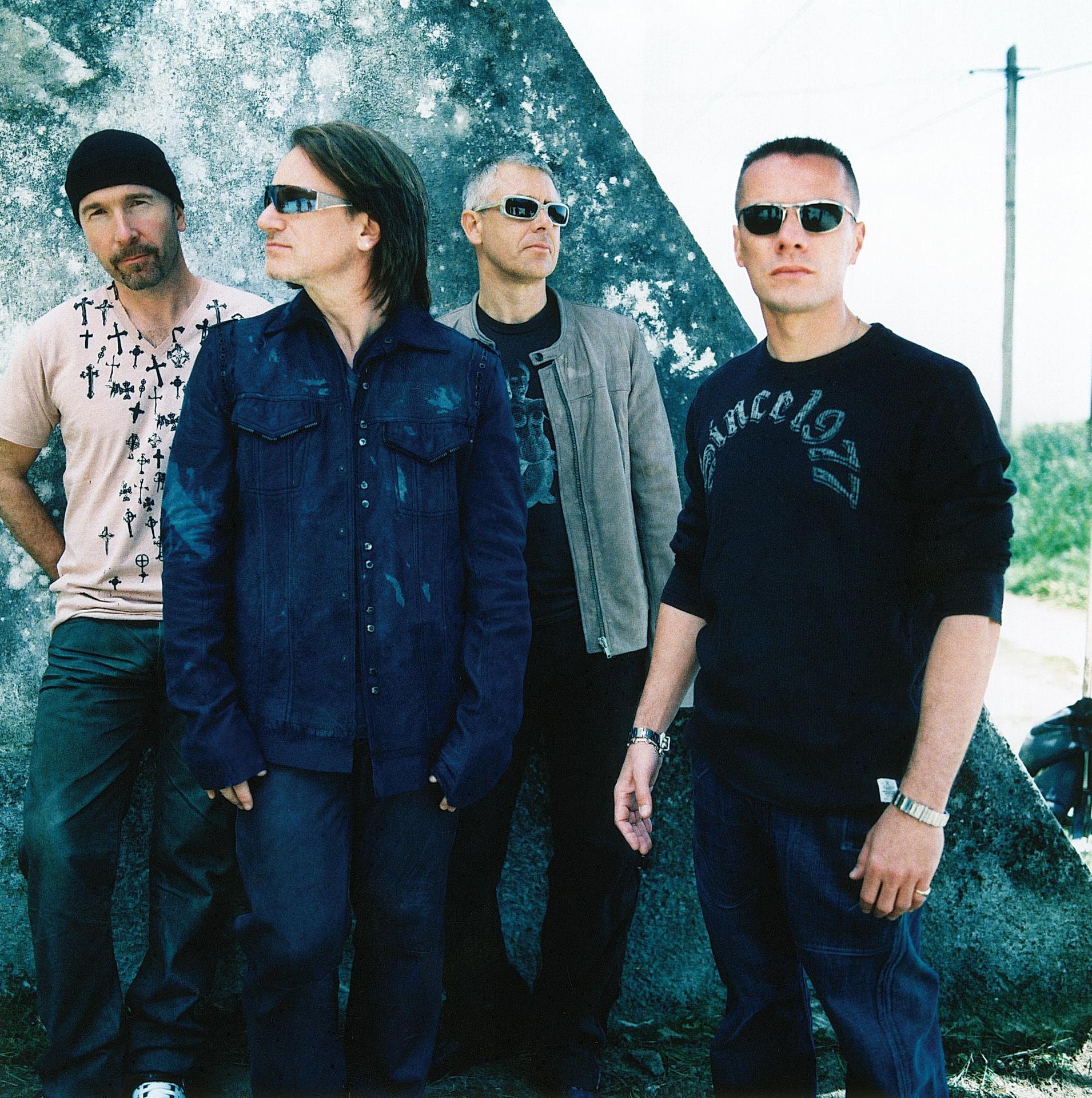Foto del grupo U2 durante la promoción de su disco 'How to Dismantle An Atomic Bom' en 2004. EFE/Archivo.