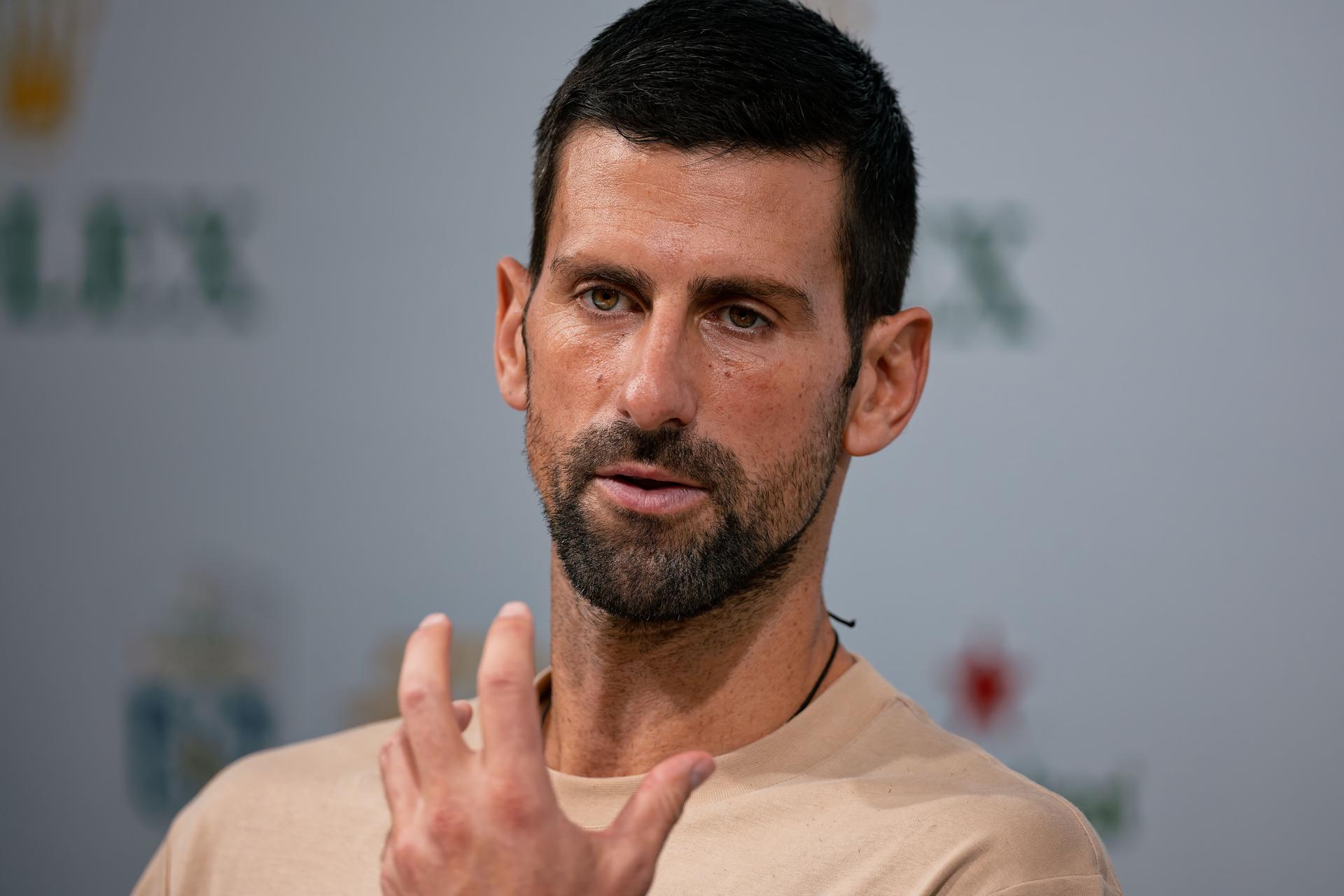 El tenista serbio Novak Djokovic, durante una conferencia de prensa este jueves en el marco del Masters 1000 de Shanghái. EFE/ ALEX PLAVEVSKI