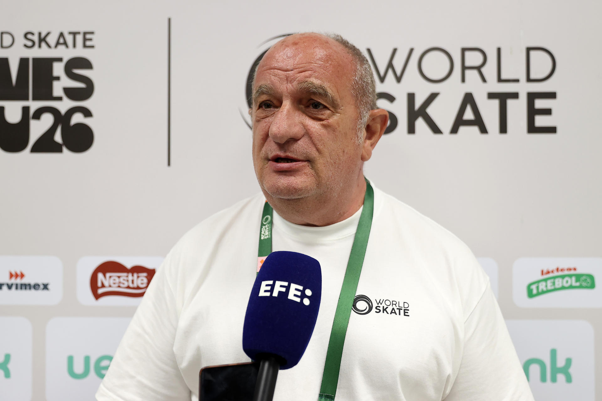 El presidente de la Real Federación Española de Patinaje, Carmelo Paniagua, habla durante entrevista con EFE este viernes, en Luque (Paraguay). EFE/ Juan Pablo Pino