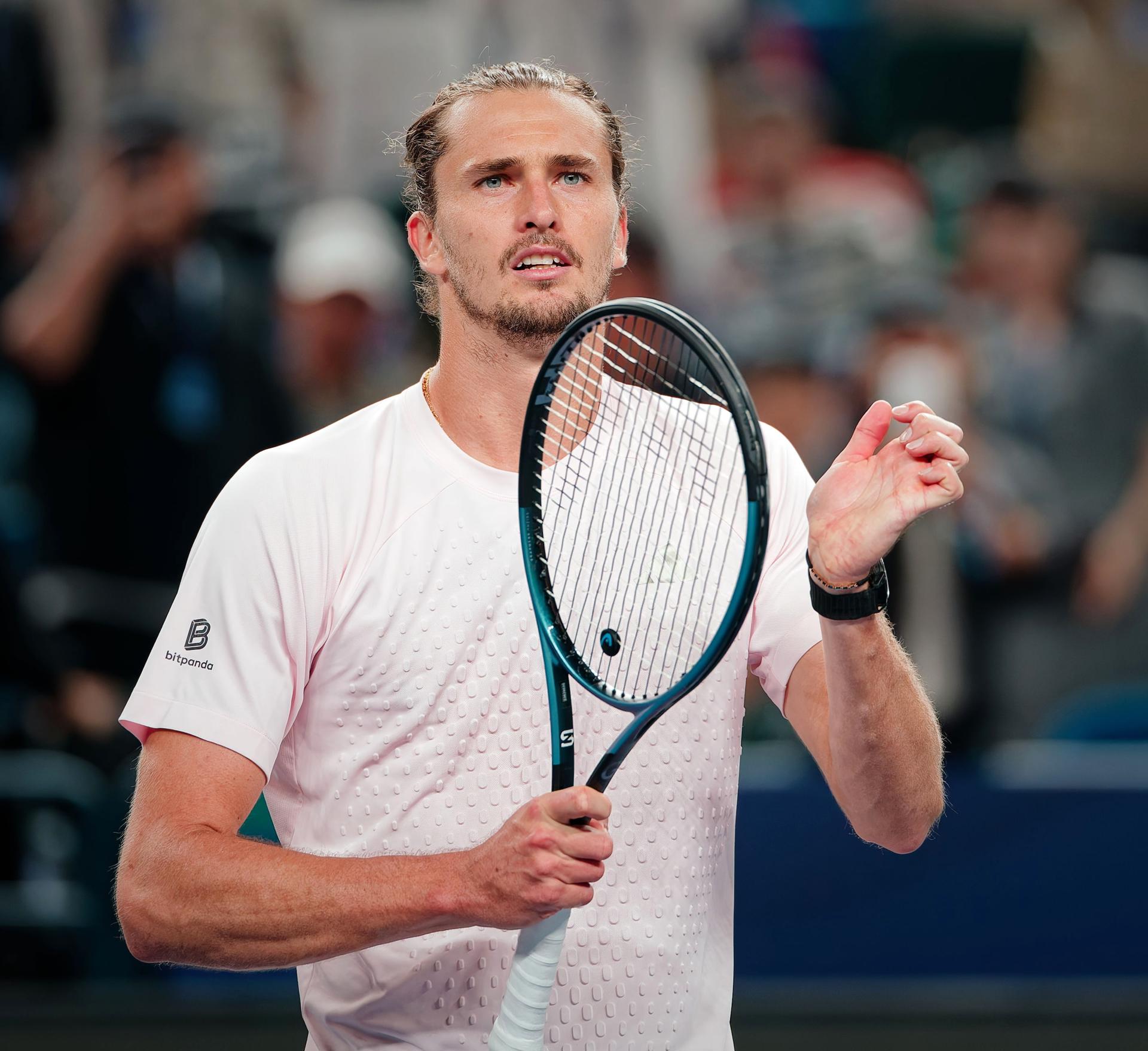 El alemán Alexander Zverev,celebra su victoria ante Alexander Bublik de Kazajistán en el Masters de Shanghái. EFE/EPA/ALEX PLAVEVSKI