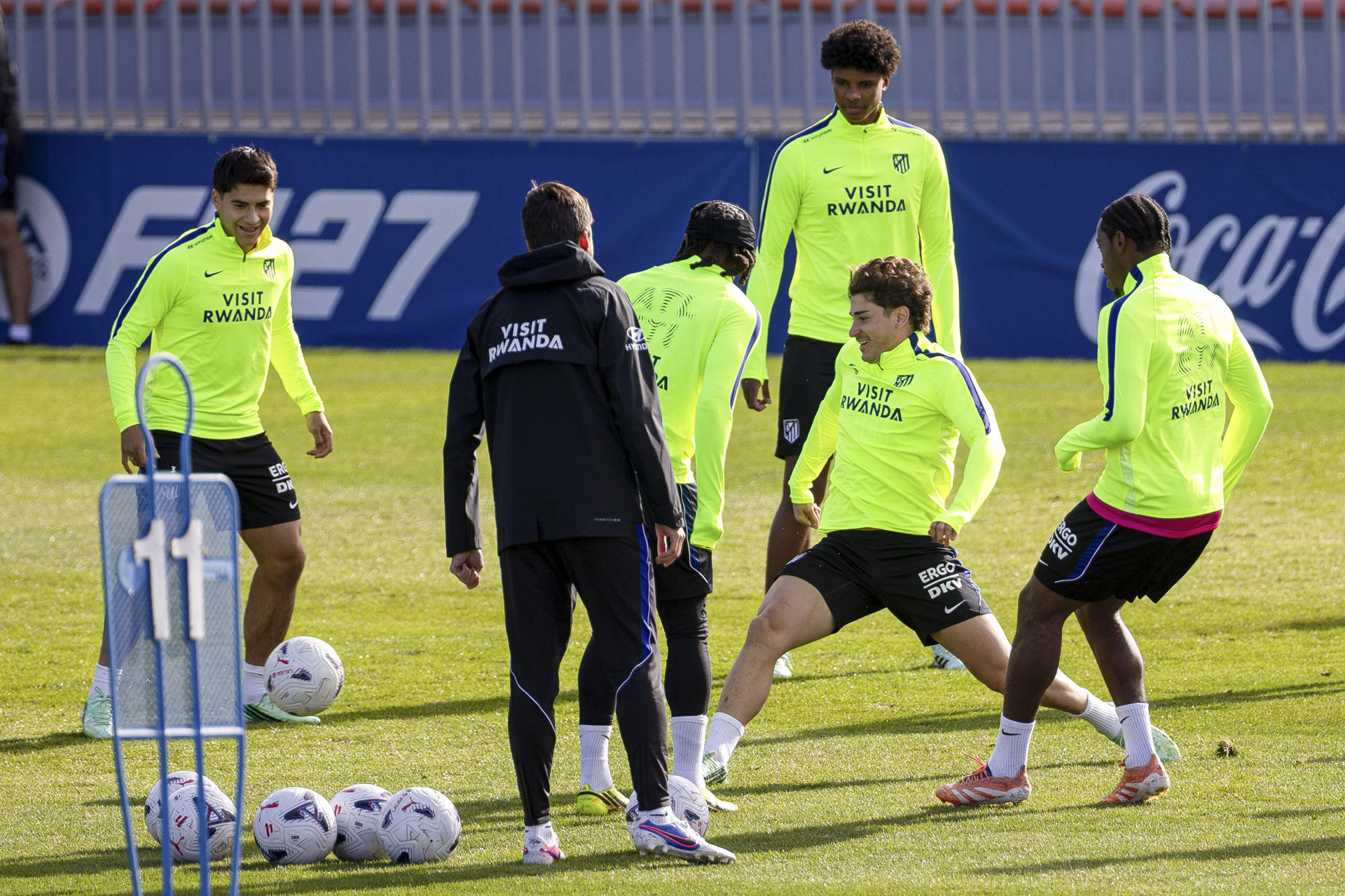 Julián Alvarez, en un ejercicio en el entrenamiento.-EFE/ Daniel González