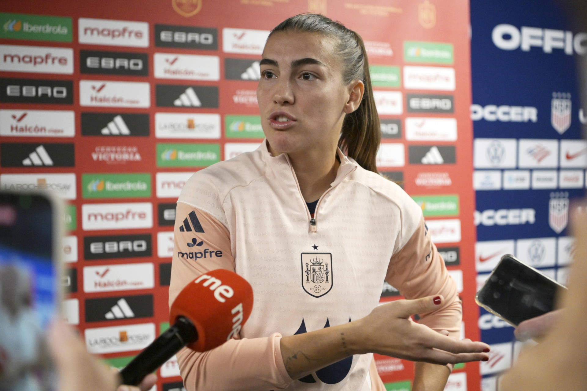 La centrocampista Patri Guijarro se mostró este sábado contenta con su gol que puso por delante a España frente a Estados Unidos, pero consideró que la selección pudo haber presionado más para sufrir menos ante las campeonas olímpicas, pese al triunfo por 0-2 en el estadio Audi Field de Washington. EFE/ Lenin Nolly