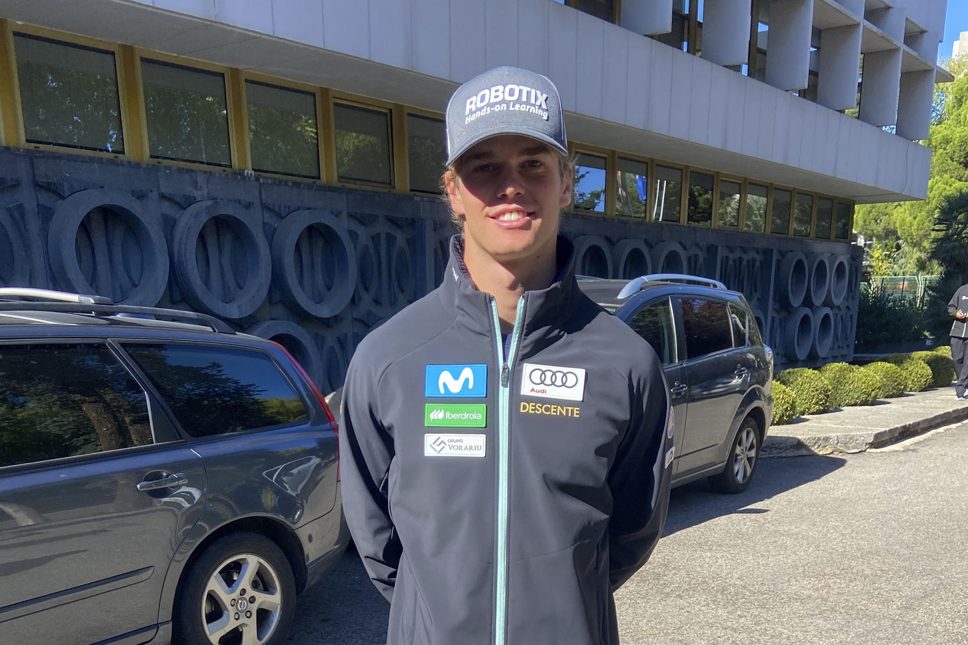 MADRID, 28/10/2026.- El barcelonés Aleix Aubert, medallista de bronce de gigante de esquí alpino en los Mundiales junior de este año Narvik (Noruega), durante una entrevista con la Agenda EFE que tuvo lugar este miércoles en la sede del Consejo Superior de Deportes (CSD), en Madrid. EFE/Adrian R. Huber