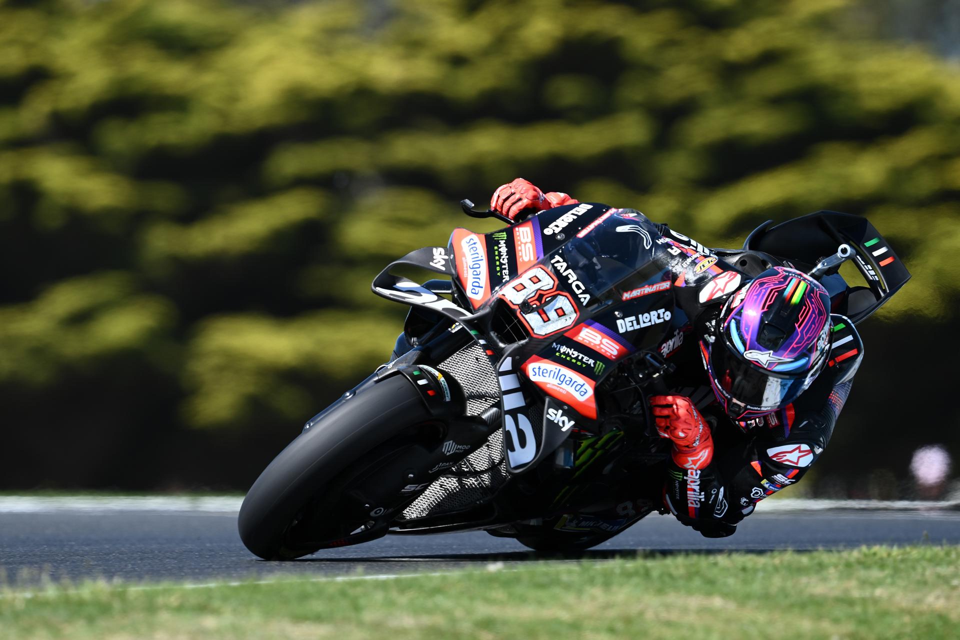 El piloto español Jorge Martín (Aprilia), durante los entrenamientos de este sábado en el circuito de Phillip Island (Australia). EFE/ JOEL CARRETT *Sólo uso editorial. Prohibido su uso en Australia y Nueva Zelanda*