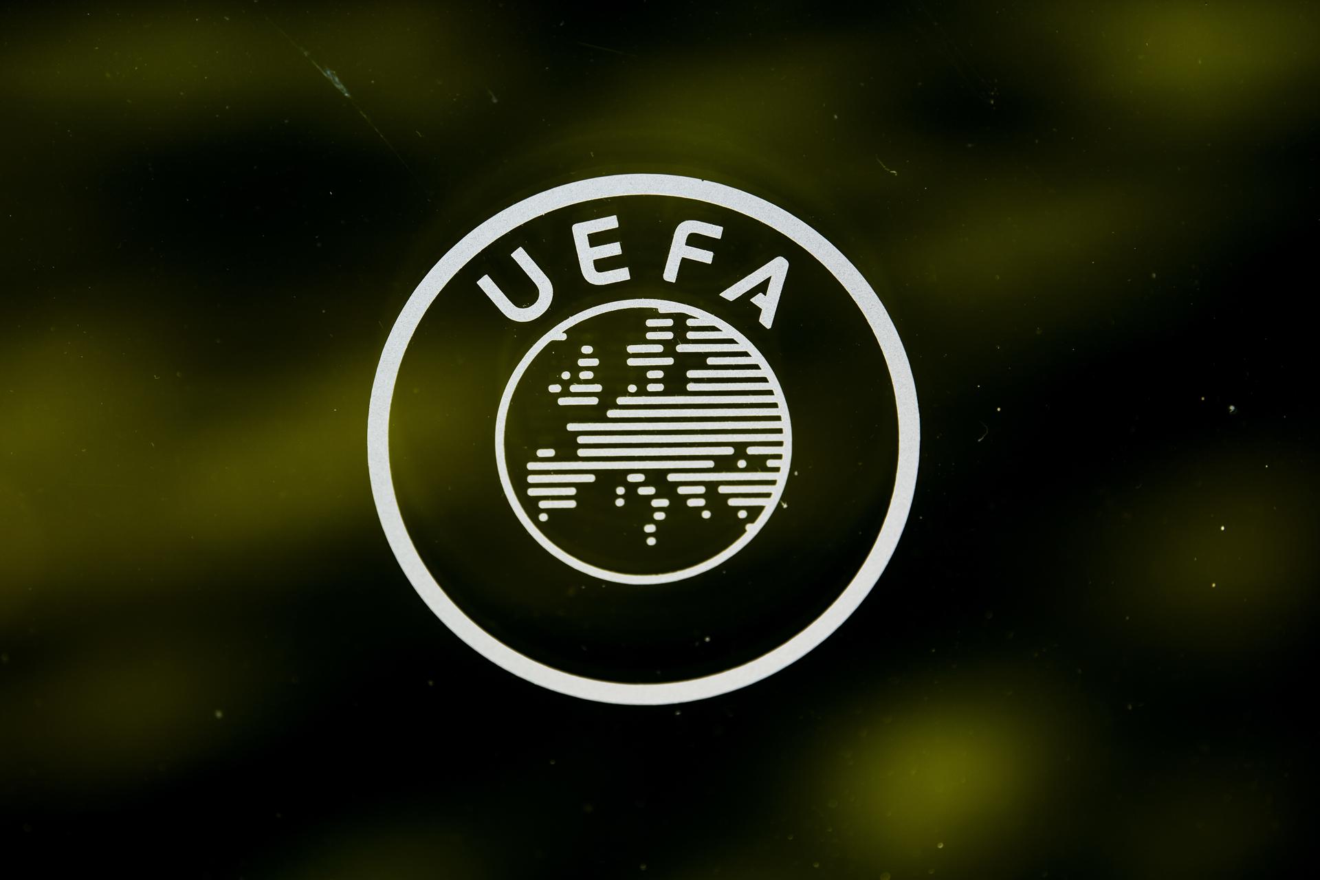 Logo de la UEFA en su sede en Nyon, en una foto de archivo. EFE/EPA/JEAN-CHRISTOPHE BOTT