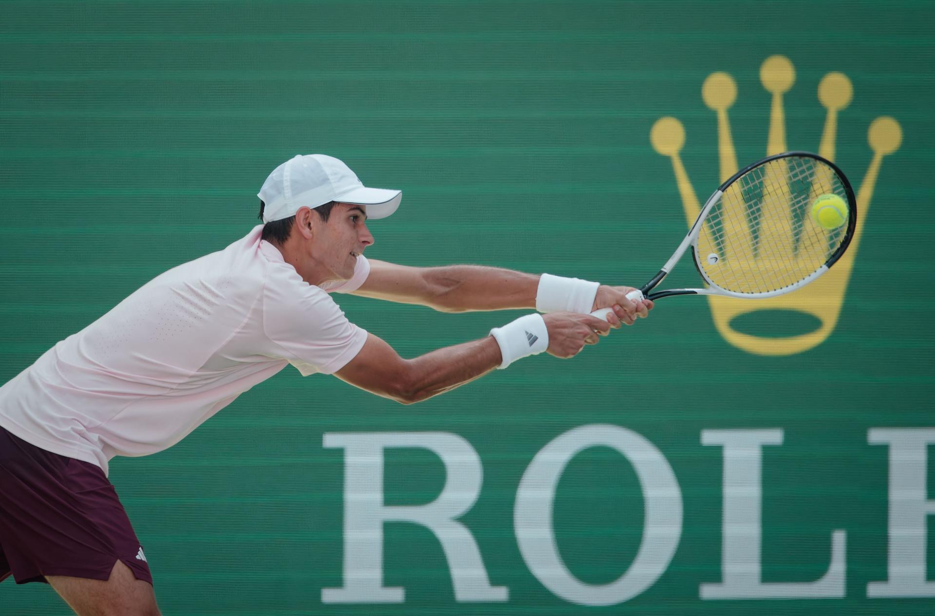 Rafael Jodar durante el partido contra el neerlandés Botic Van de Zandschulp, del Masters 1000 de Shanghai. EFE/EPA/ALEX PLAVEVSKI