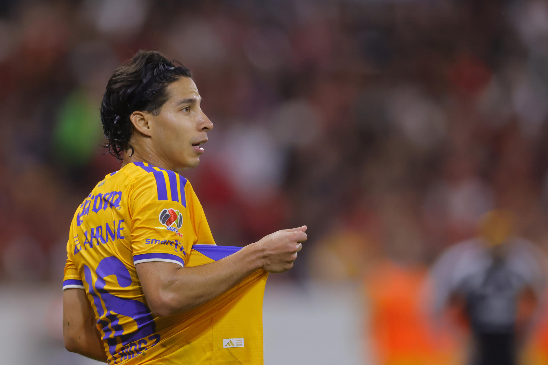 Diego Lainez de Tigres reacciona en un partido de la Liga MX en el estadio Jalisco, en Guadalajara (México). Imagen de archivo. EFE/ Francisco Guasco