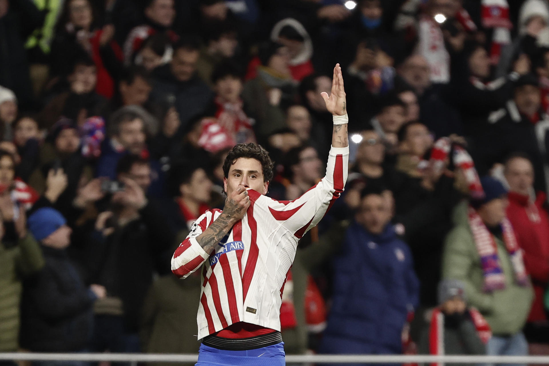 Giménez, en una foto de archivo en el Metropolitano con el Atletico. EFE/Sergio Pérez.